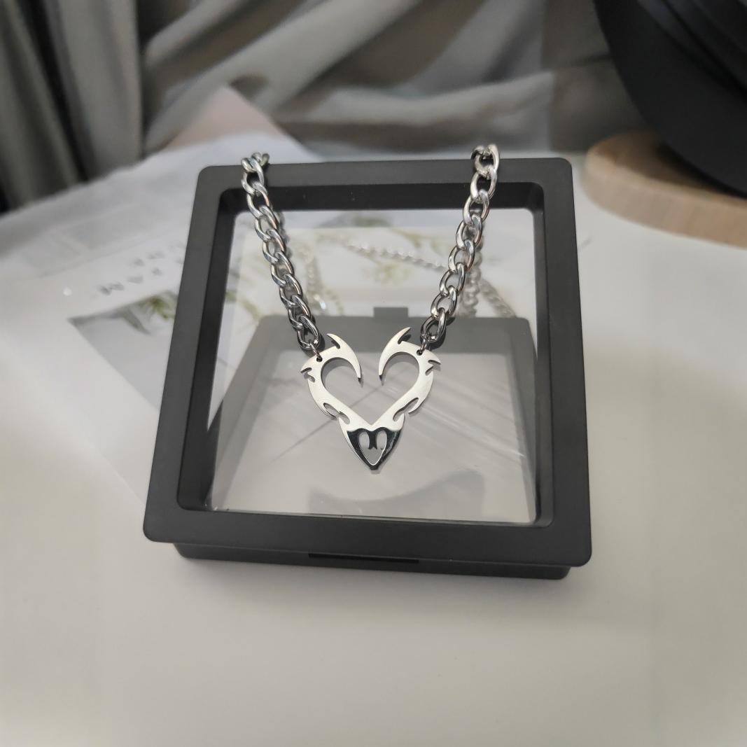 Gothic Flame Hollow Heart Pendant Necklace Punk Edgy Chunky Curb Chain Statement Necklace Unisex Streetwear Jewelry