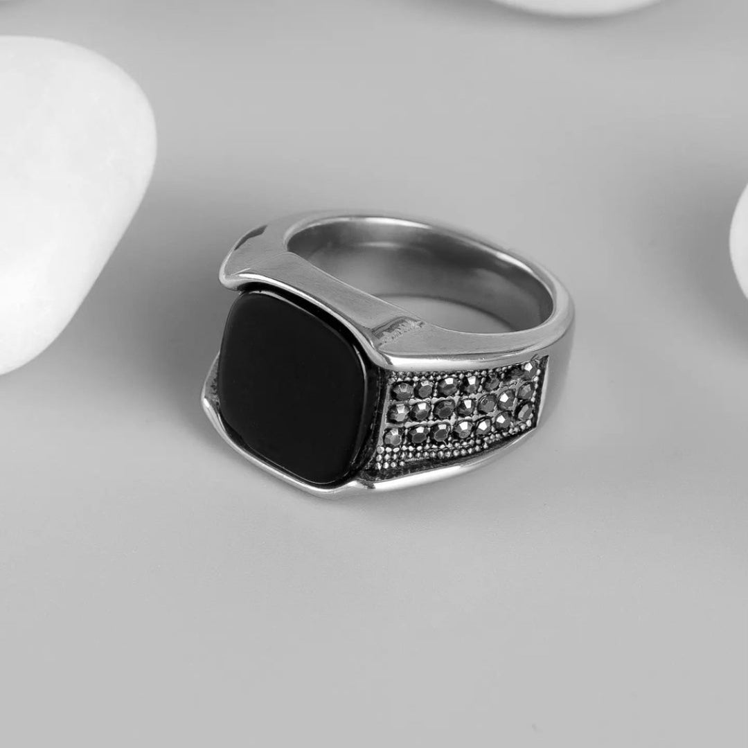 Vintage Square Black Gemstone Jewelry Signet Ring For Men Inlaid Diamond Statement Ring