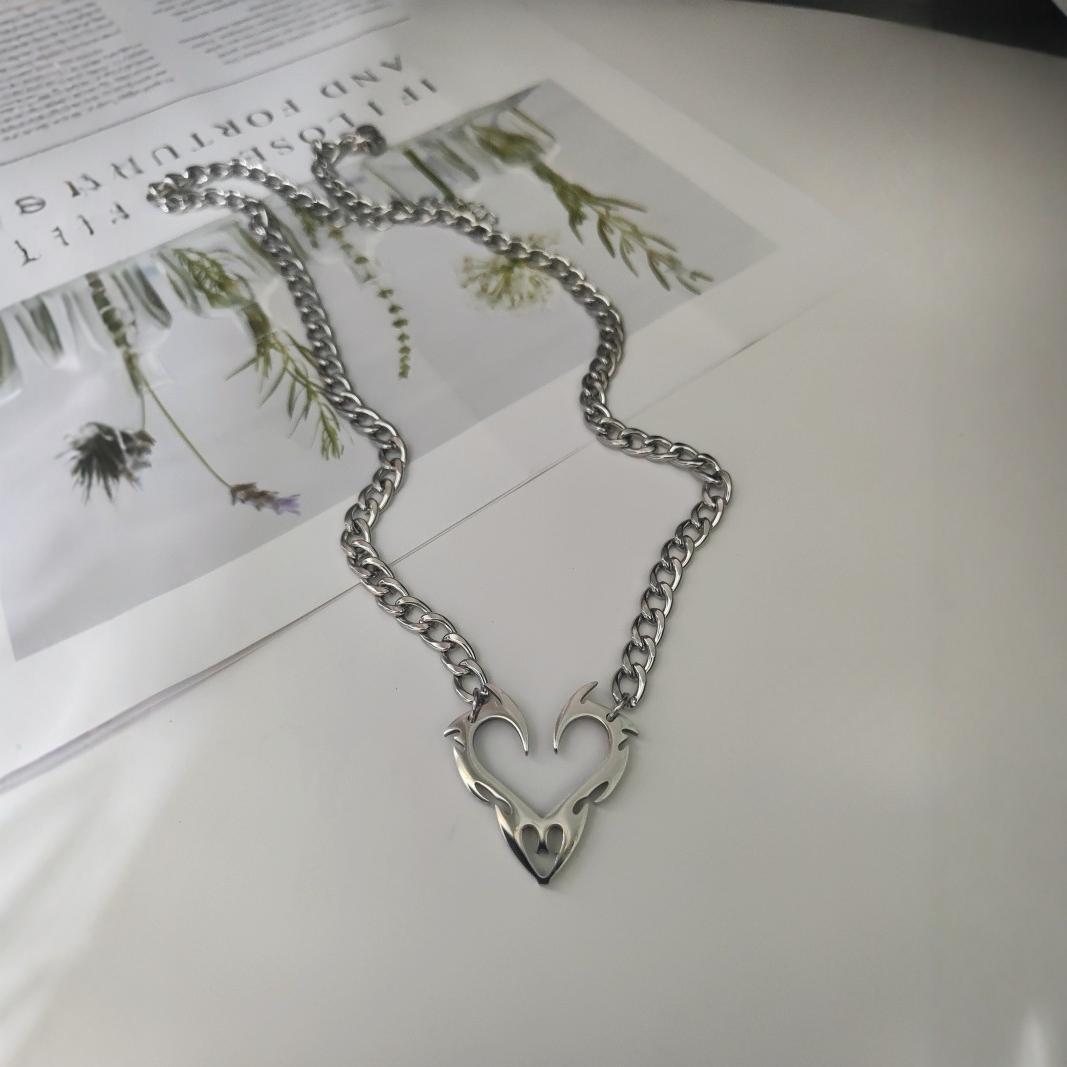 Gothic Flame Hollow Heart Pendant Necklace Punk Edgy Chunky Curb Chain Statement Necklace Unisex Streetwear Jewelry