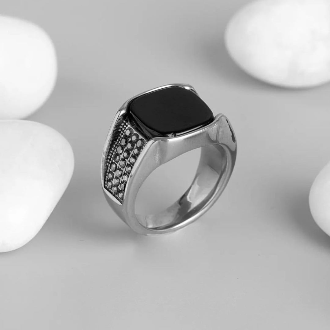 Vintage Square Black Gemstone Jewelry Signet Ring For Men Inlaid Diamond Statement Ring