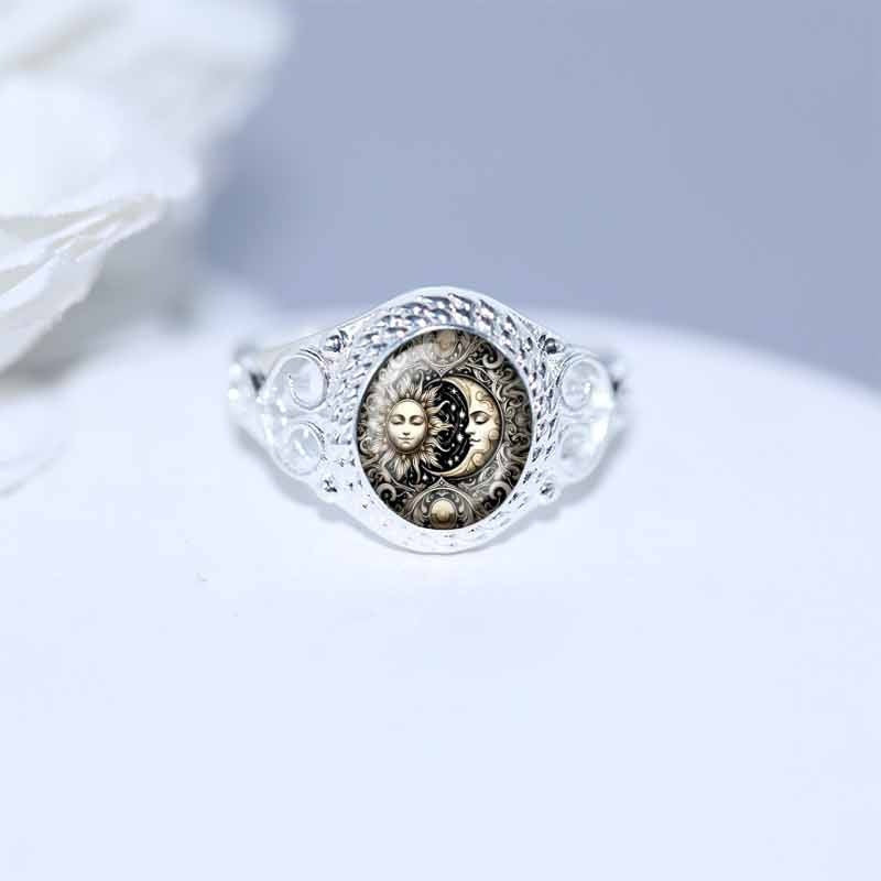 Vintage Sun Moon Totem Carved Ring Mystical Stylish Statement Ring For Women