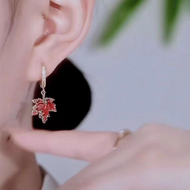 Red Maple Leaf Dangle Hoop Earrings Sparkling Paved Diamond Drop Earrings Autumn Statement Fashion Jewelry For Women Wedding Party Daily Wear