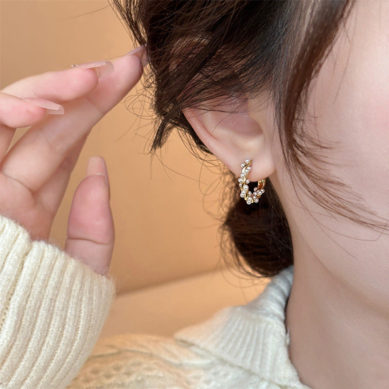 Twisted Pearl Hoop Earrings Small Huggie Circle Earrings Dainty Woven Pearl Ear Buckle Minimalist Elegant Stackable Fashion Jewelry For Women Daily Dating Party