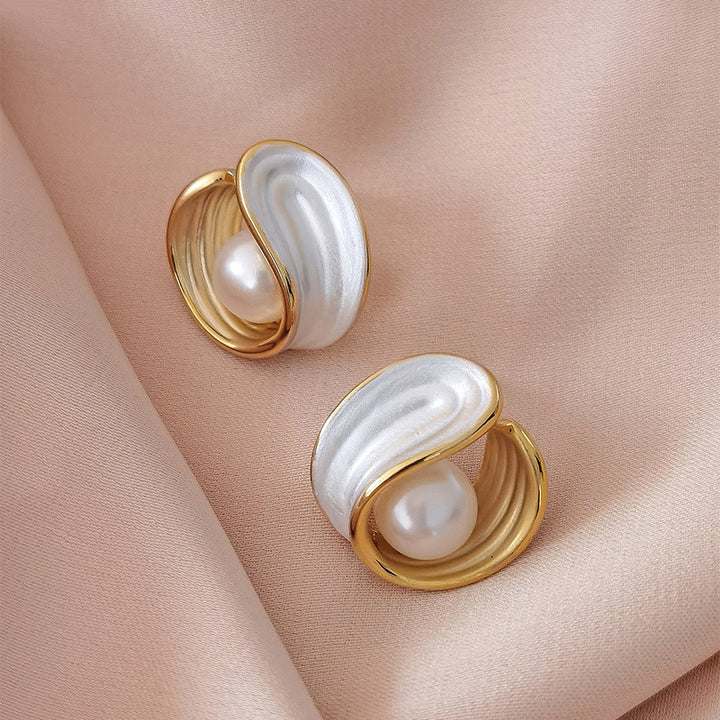 Shell Shaped Natural Pearl Stud Earrings French Gentle Elegant Premium Womens Jewelry