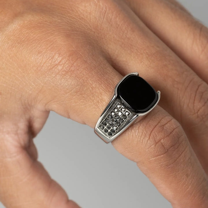 Vintage Square Black Gemstone Jewelry Signet Ring For Men Inlaid Diamond Statement Ring