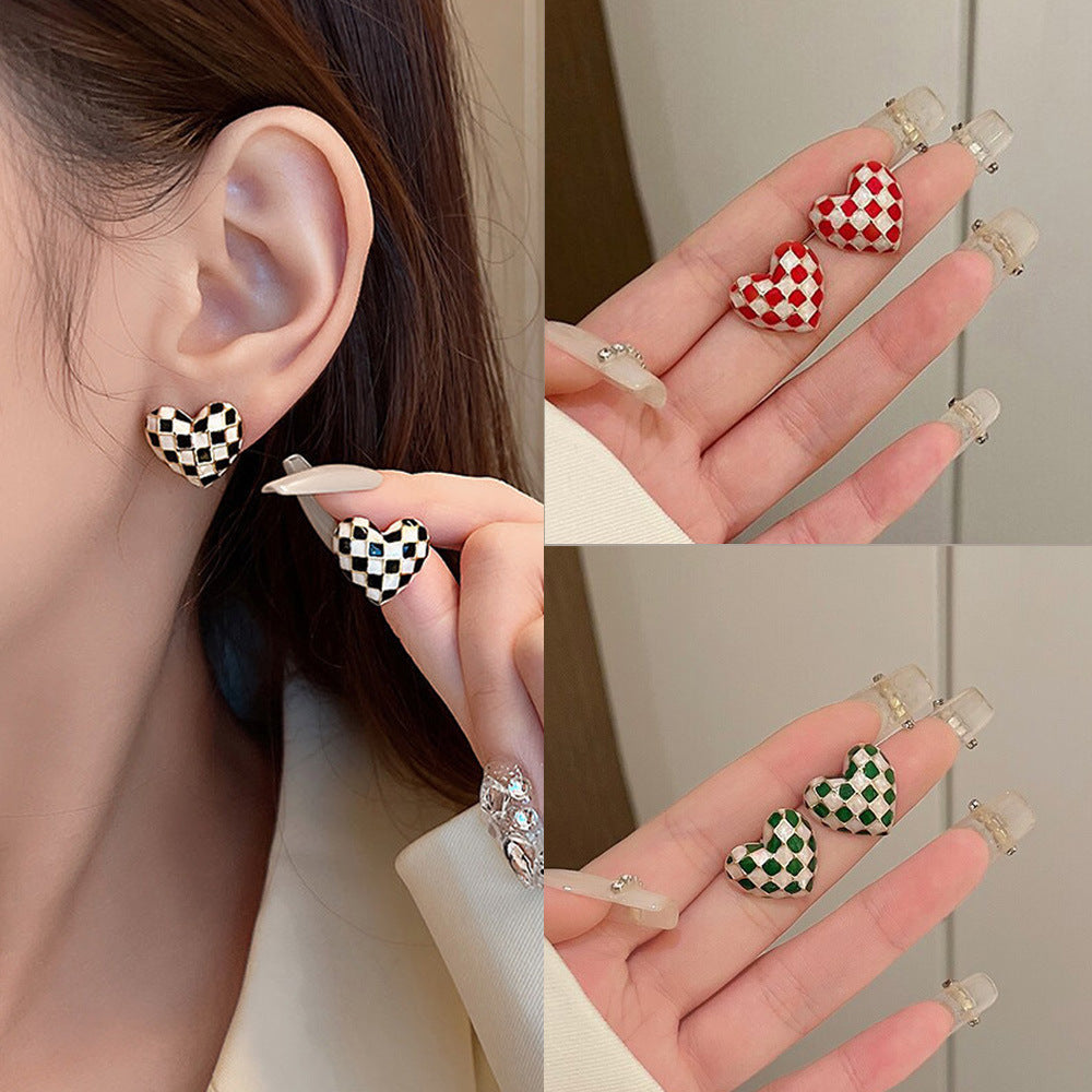 Checkered Heart Stud Earrings, Retro Contrast‑Color Heart‑Shaped Jewelry