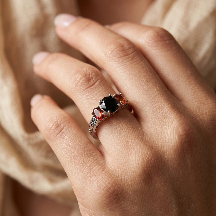 Vintage Scroll Pattern Three‑Stone Ring Cool Black Gemstone Red Gem Sterling Silver Statement Ring