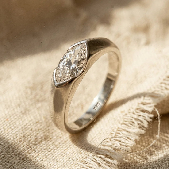 arquise Diamond Signet Ring Minimalist Bold Solitaire Statement Ring Unisex Classic Wedding Band