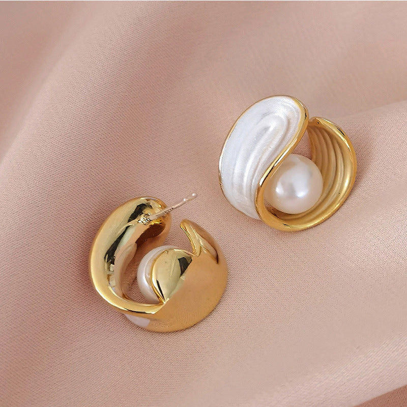 Shell Shaped Natural Pearl Stud Earrings French Gentle Elegant Premium Womens Jewelry