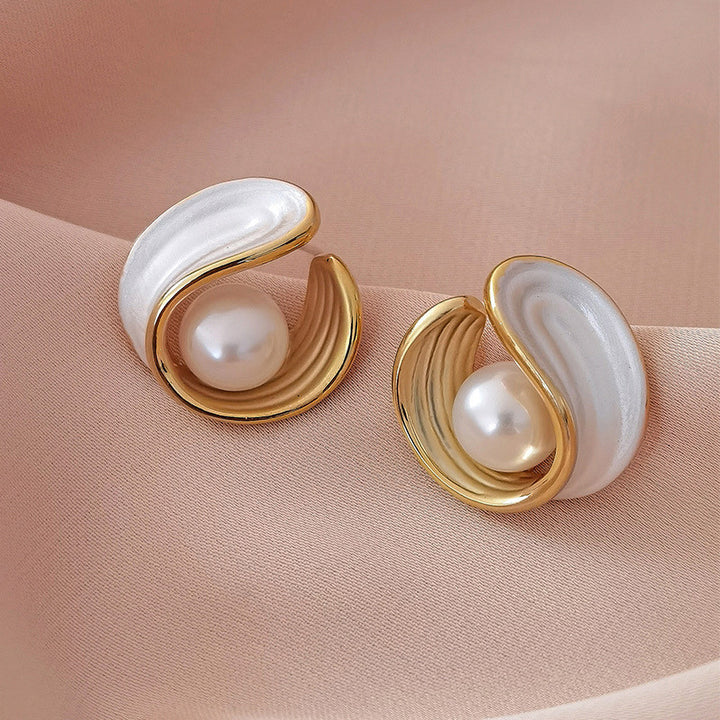Shell Shaped Natural Pearl Stud Earrings French Gentle Elegant Premium Womens Jewelry