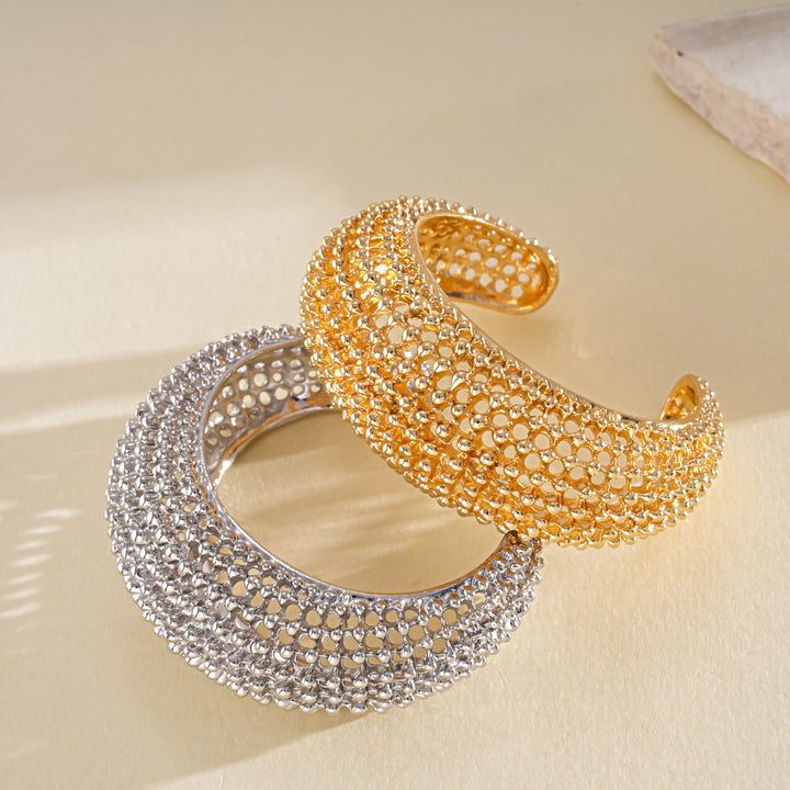 Metal Wind Oval Hollow-Out Open Bangle
