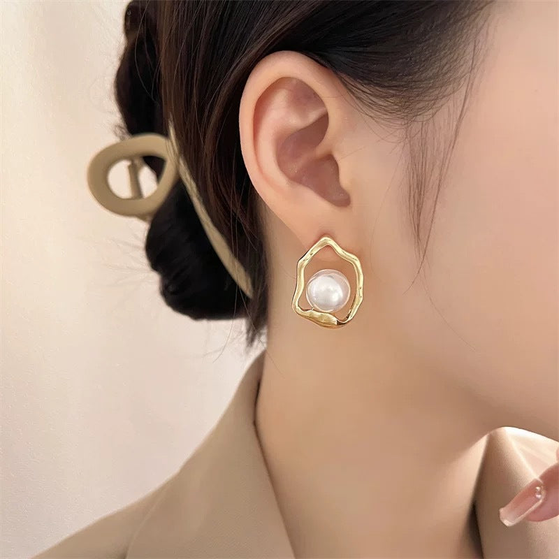 Luxury-style gold geometric pearl earrings