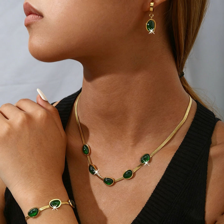 Oval Green Chalcedony 14K Gold Jewelry Set (Elegant Vintage Timeless Style) – Earrings, Necklace & Bracelet