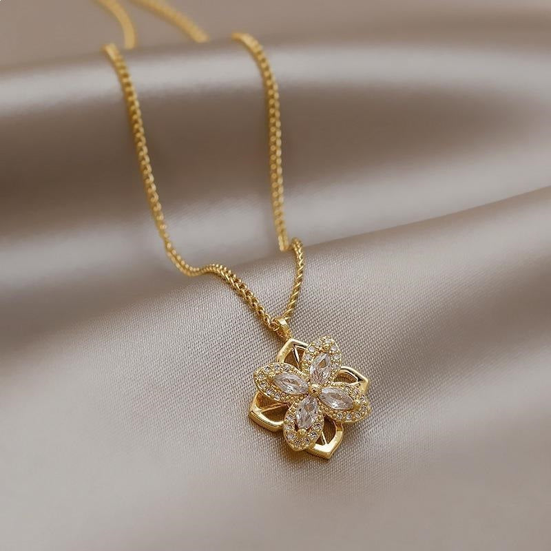 Rotatable Four-Leaf Clover Diamond Pendant Necklace