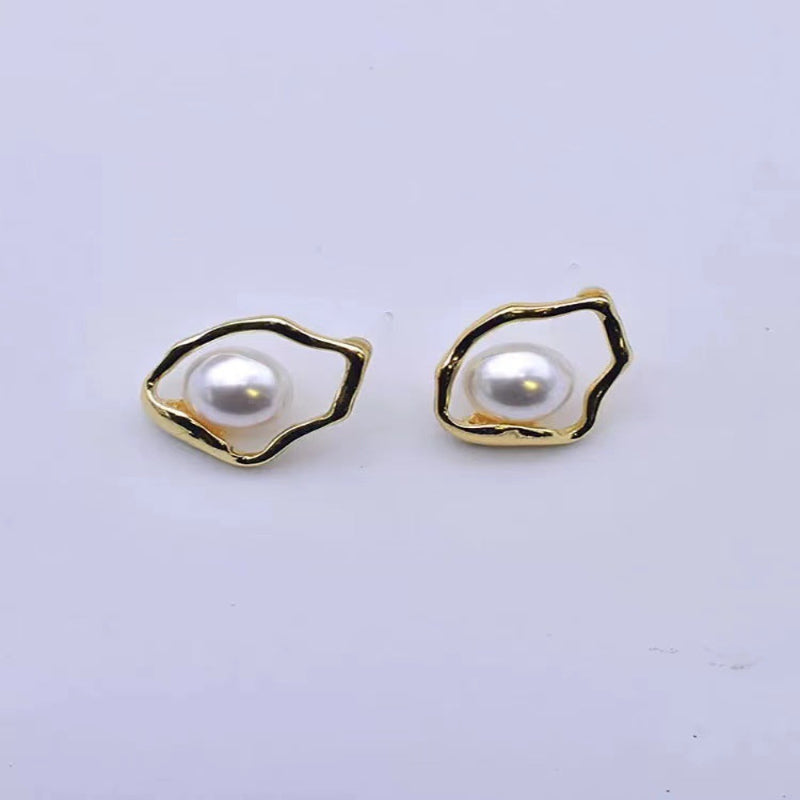 Luxury-style gold geometric pearl earrings