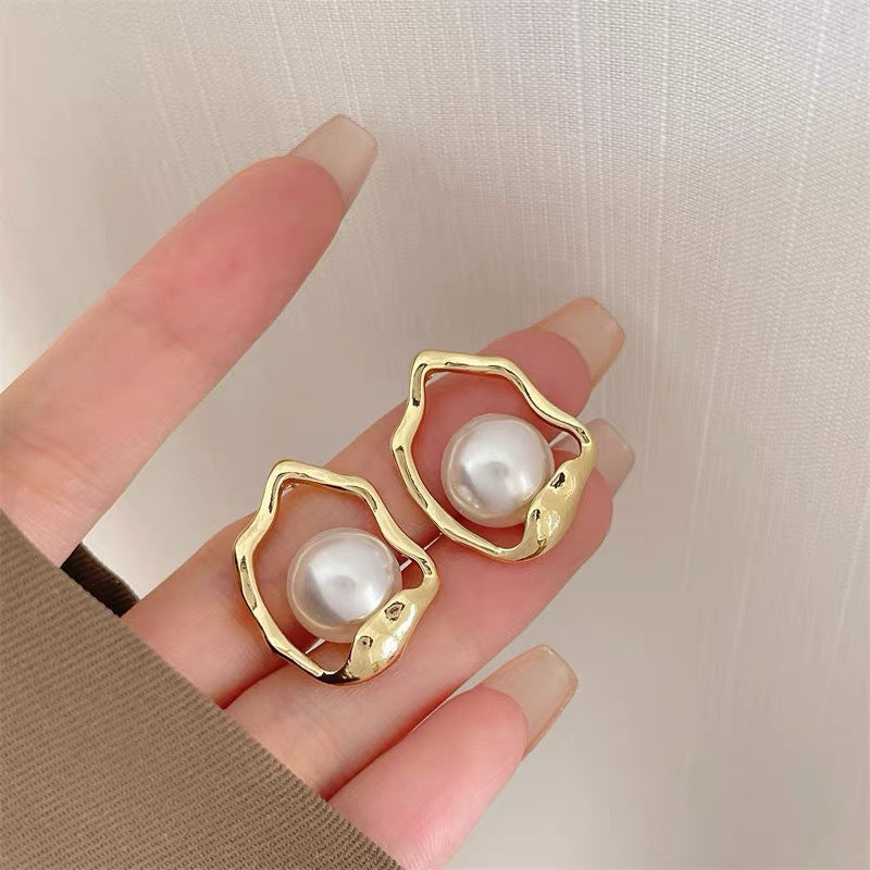 Luxury-style gold geometric pearl earrings