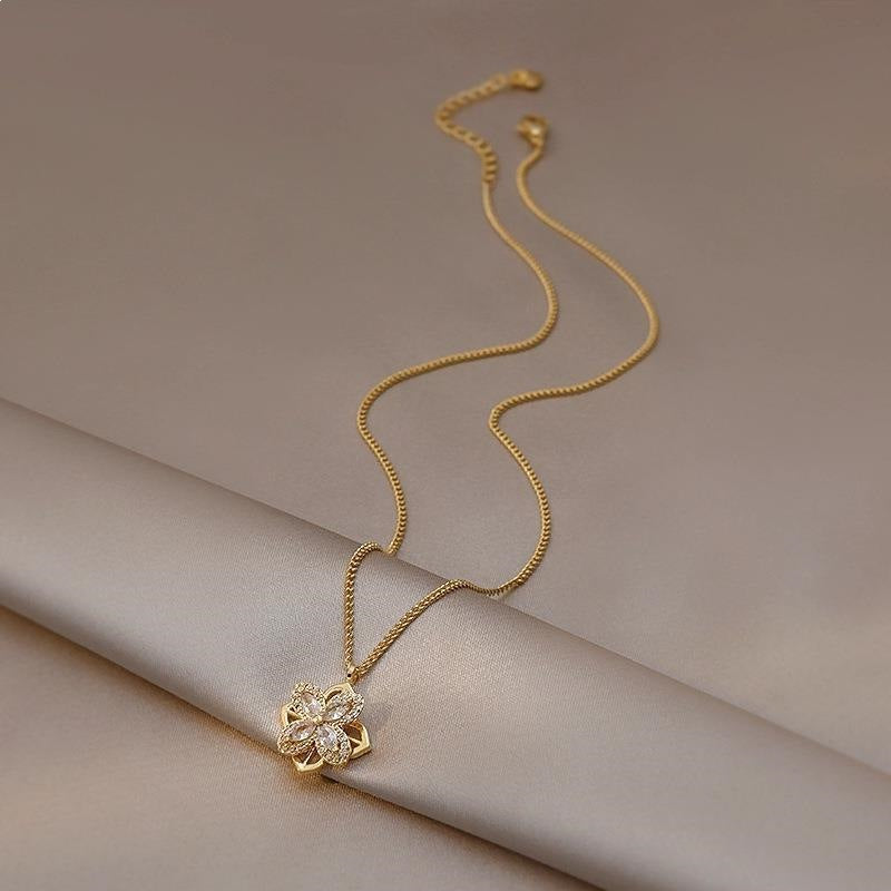 Rotatable Four-Leaf Clover Diamond Pendant Necklace