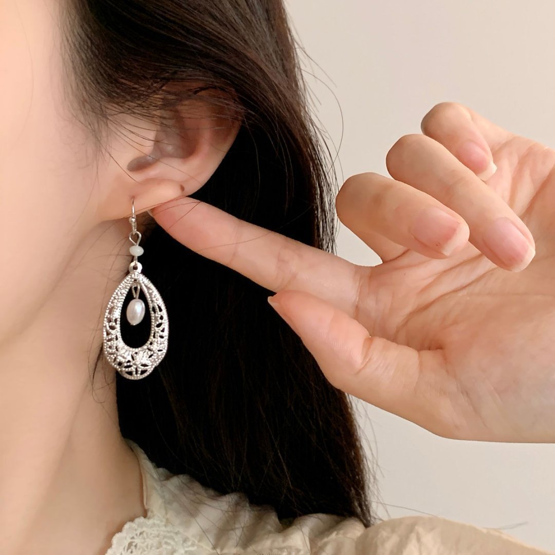 Vintage-style hollowed-out teardrop pearl long earrings