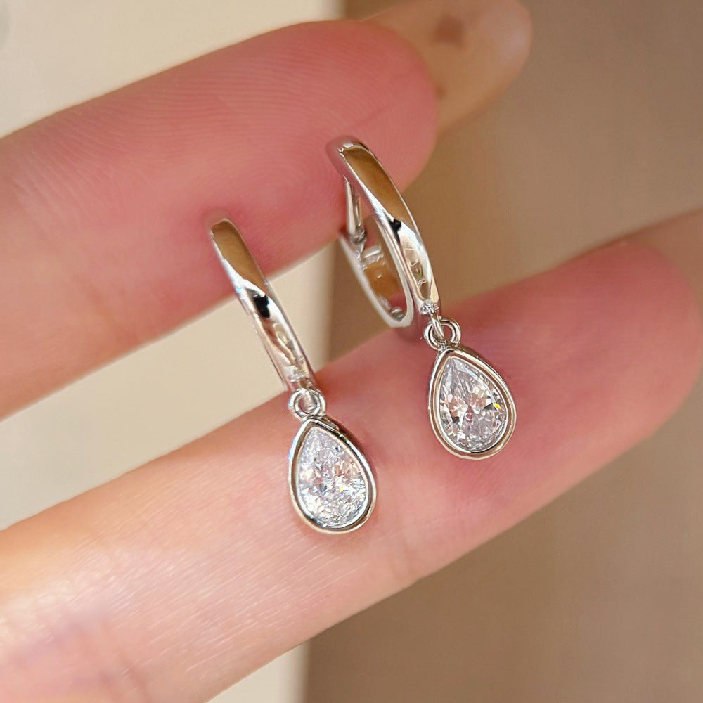 Luxury-style teardrop diamond earrings
