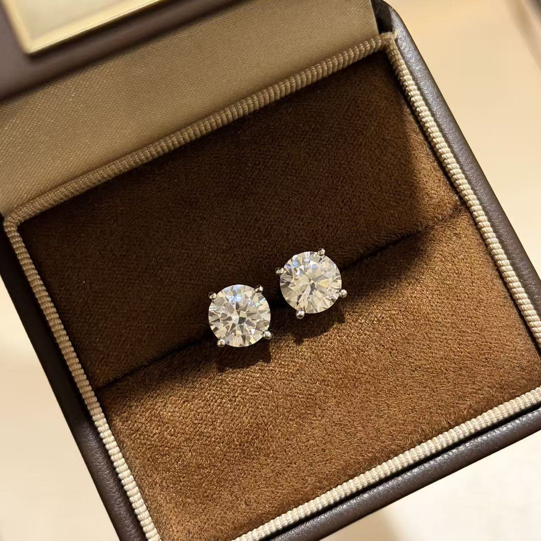 Round Brilliant Cut Diamond Stud Earrings
