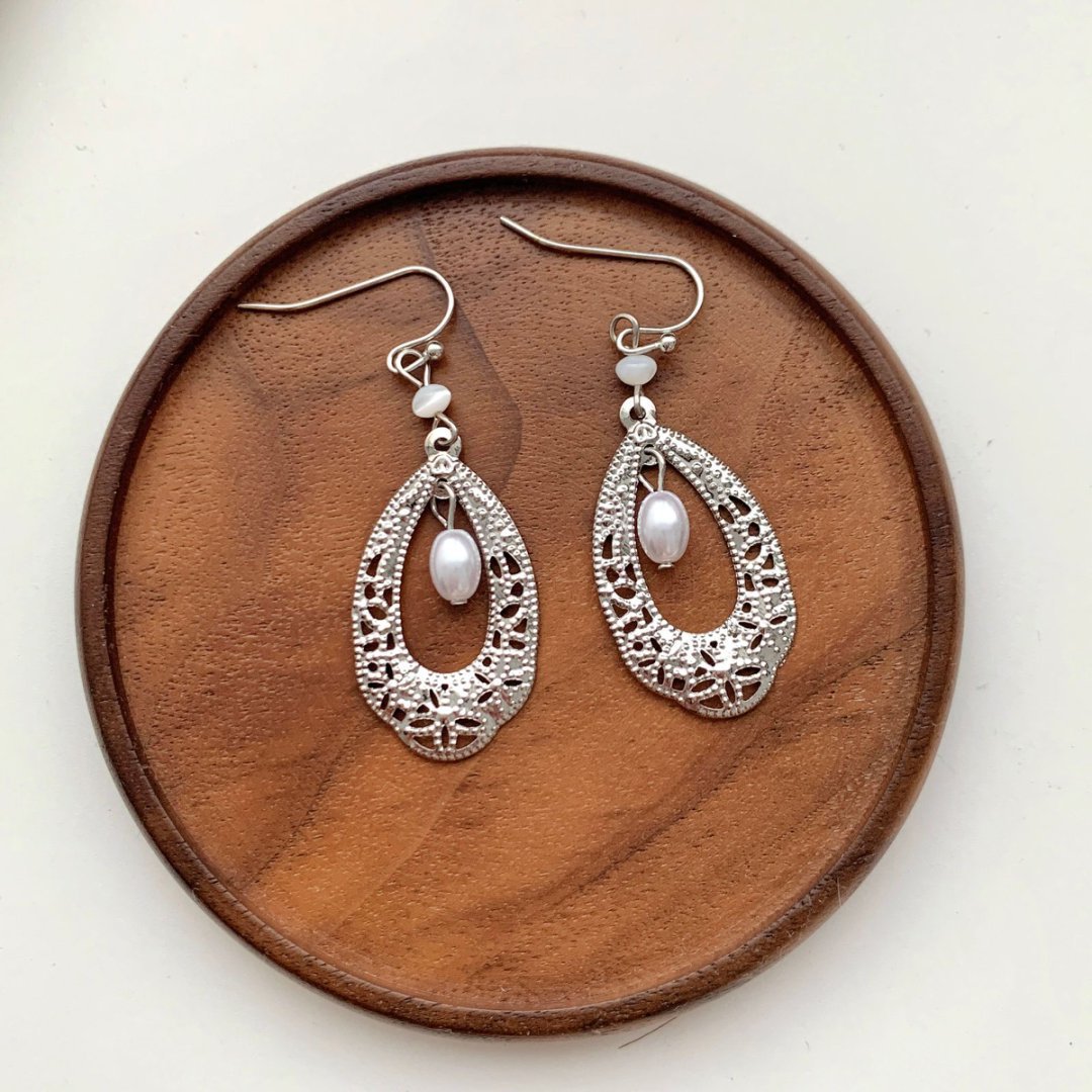 Vintage-style hollowed-out teardrop pearl long earrings