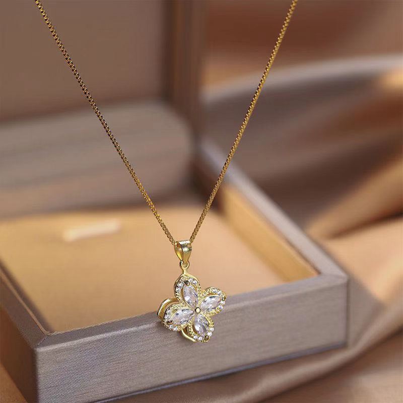 Rotatable Four-Leaf Clover Diamond Pendant Necklace