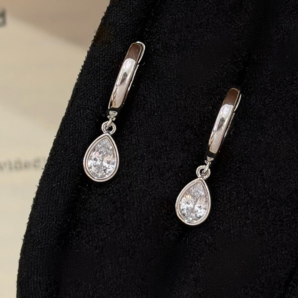 Luxury-style teardrop diamond earrings
