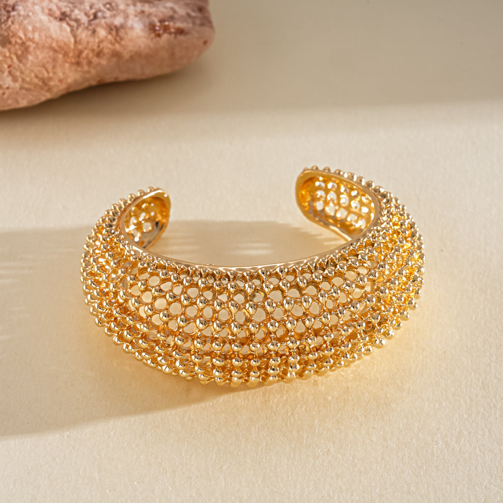 Metal Wind Oval Hollow-Out Open Bangle