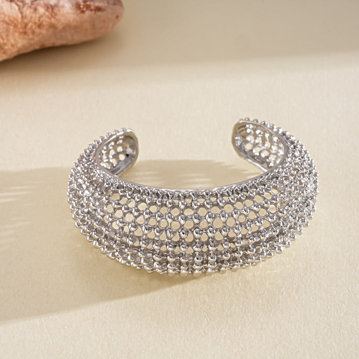 Metal Wind Oval Hollow-Out Open Bangle