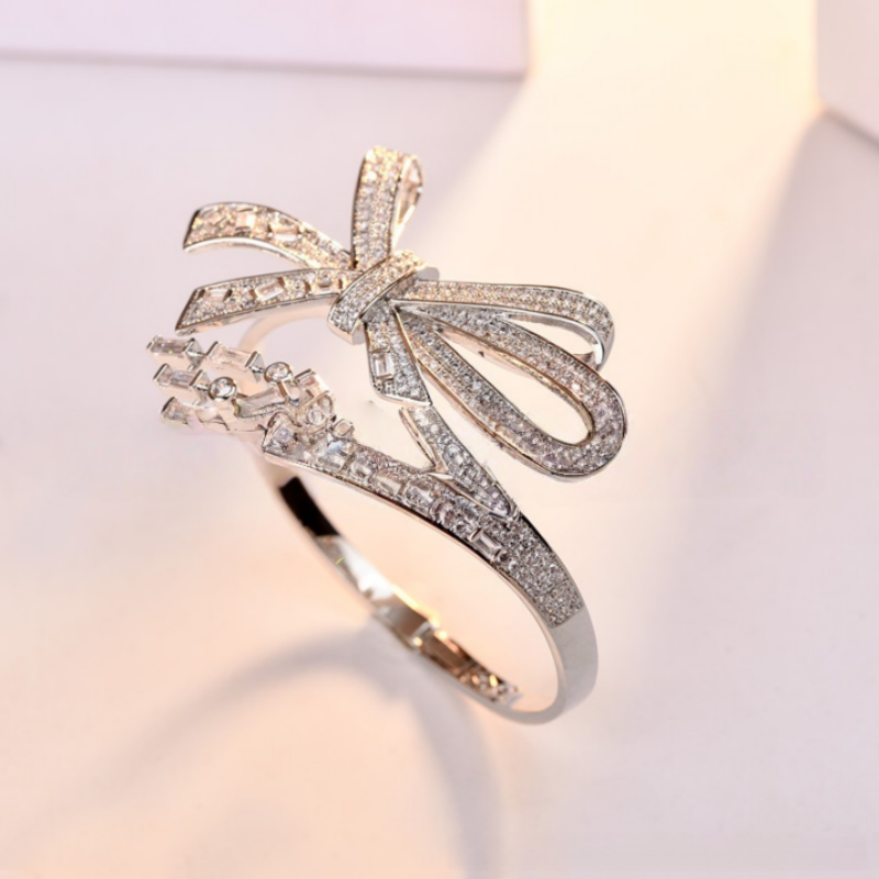 Bow Design Diamond Open Bangle Bracelet Elegant Luxury Sparkling Wrist Jewelry