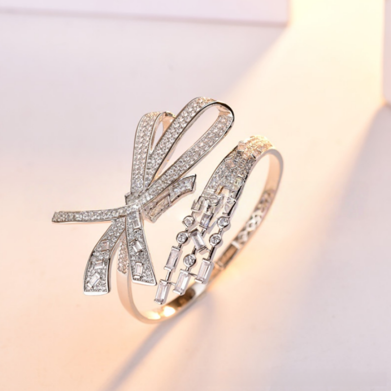 Bow Design Diamond Open Bangle Bracelet Elegant Luxury Sparkling Wrist Jewelry