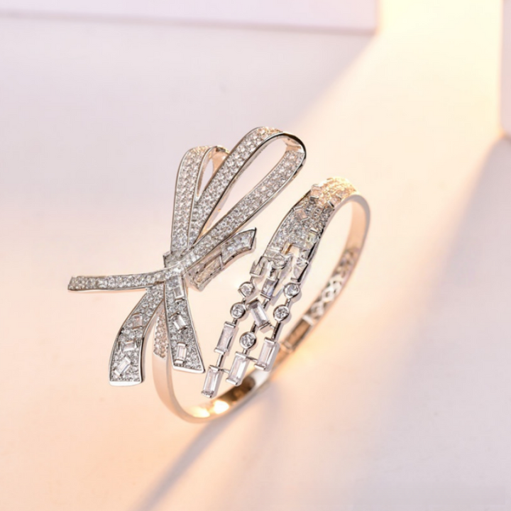 Bow Design Diamond Open Bangle Bracelet Elegant Luxury Sparkling Wrist Jewelry