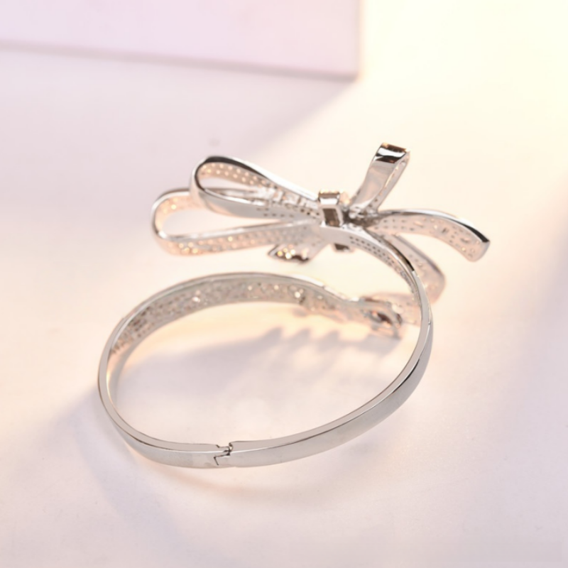 Bow Design Diamond Open Bangle Bracelet Elegant Luxury Sparkling Wrist Jewelry