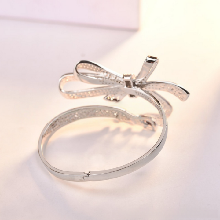 Bow Design Diamond Open Bangle Bracelet Elegant Luxury Sparkling Wrist Jewelry