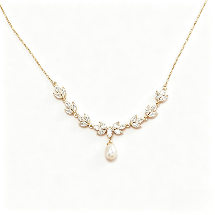 Leaf‑Motif Pearl Pendant Necklace Gentle V‑Shaped Collar Chain