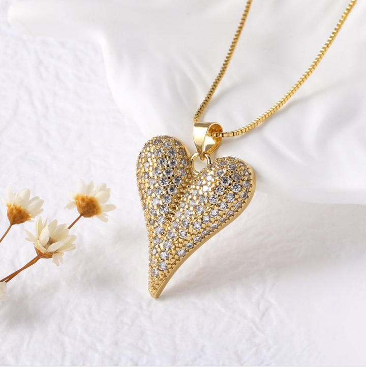 Pavé‑Set Pointed‑Heart Pendant Necklace Adjustable Box‑Chain Luxury Heart‑Shaped Ladies Choker Necklace