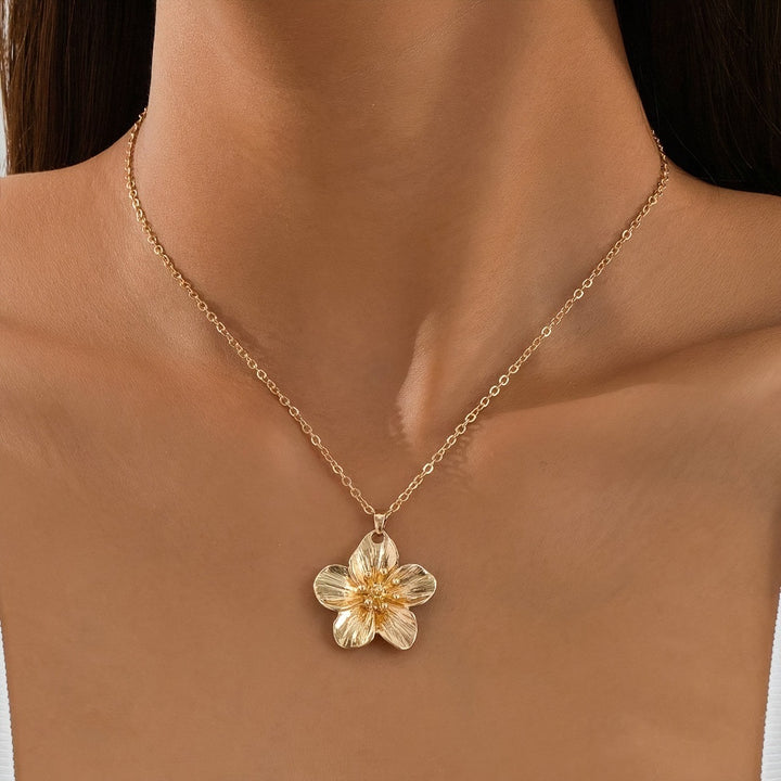 Elegant Floral Pendant Necklace & Bracelet Jewelry Set