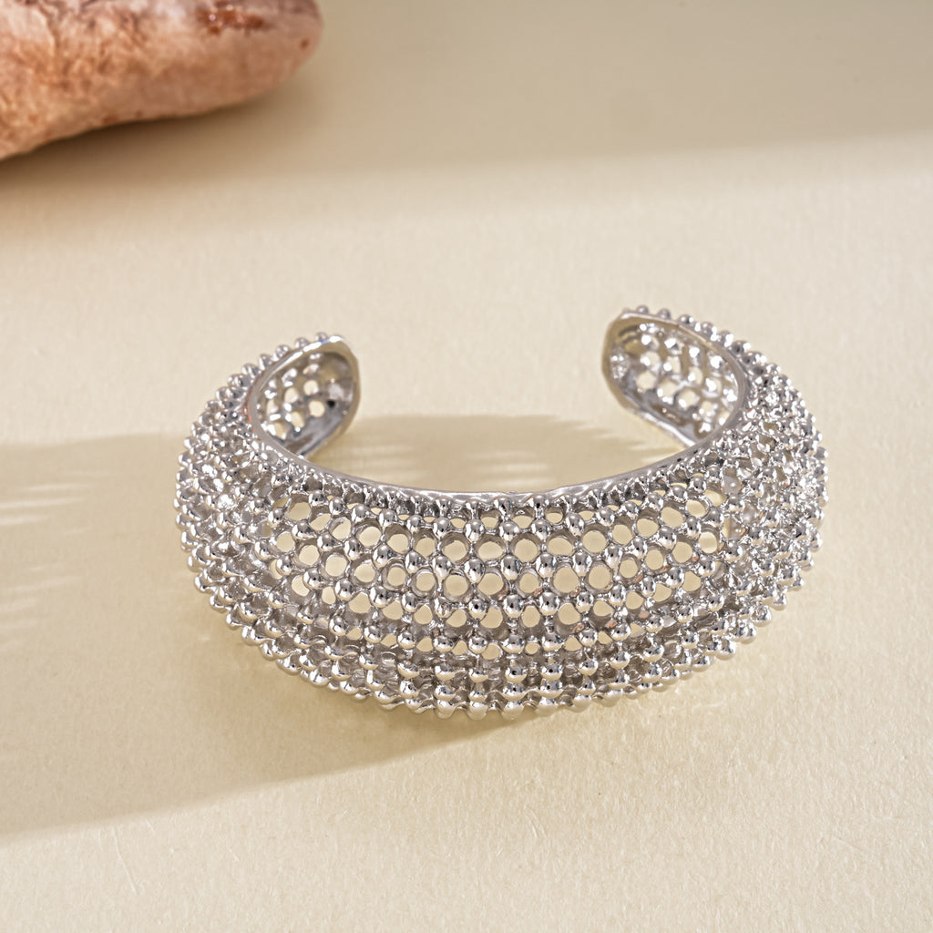 Metal Wind Oval Hollow-Out Open Bangle